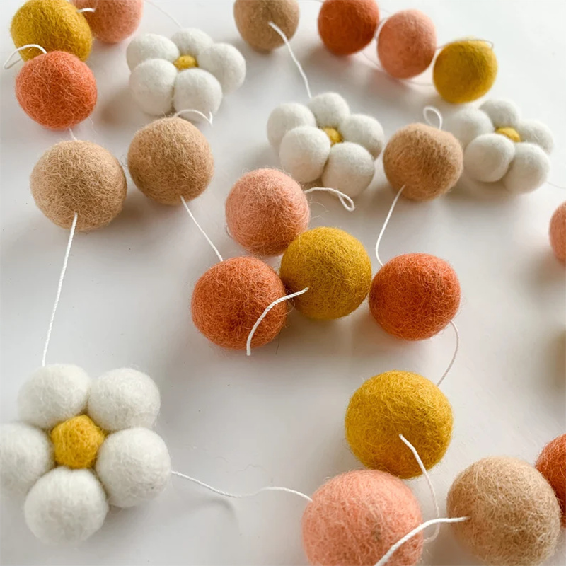 พวงดอกเดซี่ทำจากลูกบอลขนสัตว์  - Home Textiles & Decorations บทวิจารณ์และราคา
